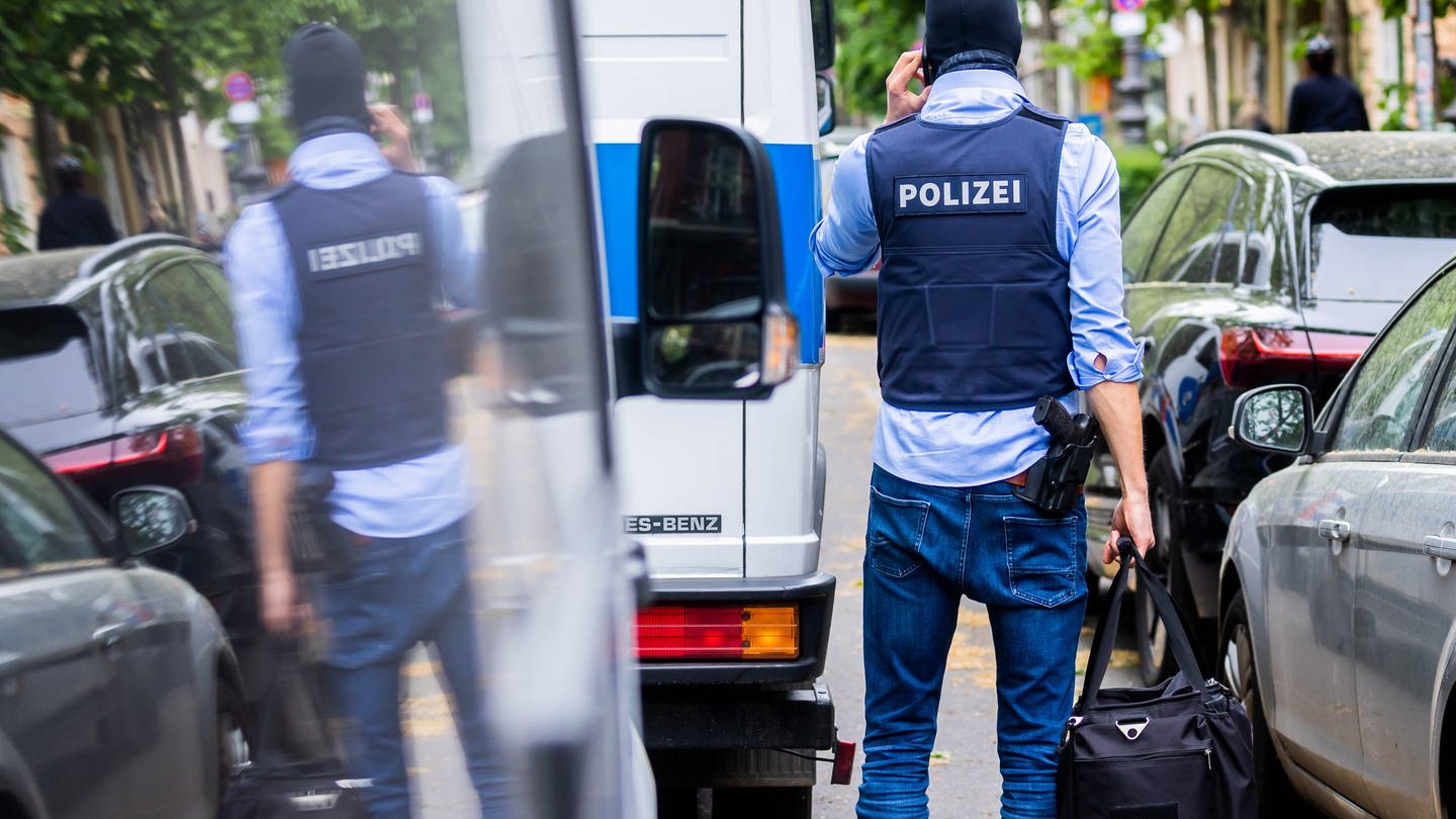Polizei im Einsatz (Foto: dpa Bildfunk, Picture Alliance)