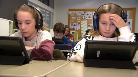 Schüler der Neunlindenschule in Ihringen arbeiten mit KI