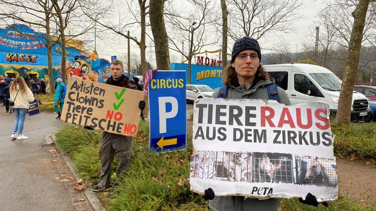 Tierrechtsaktivisten demonstrieren täglich vor dem "Lörracher Weihnachtscircus"  (Foto: SWR, Matthias Zeller)