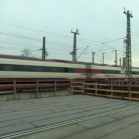 ICE Karlsruhe - Mailand im Bahnhof Müllheim