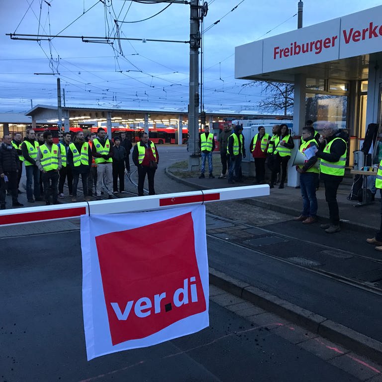 ÖPNV-Mitarbeitende nehmen in Freiburg an Warnstreiks teil (Foto: SWR, Viola Maury)