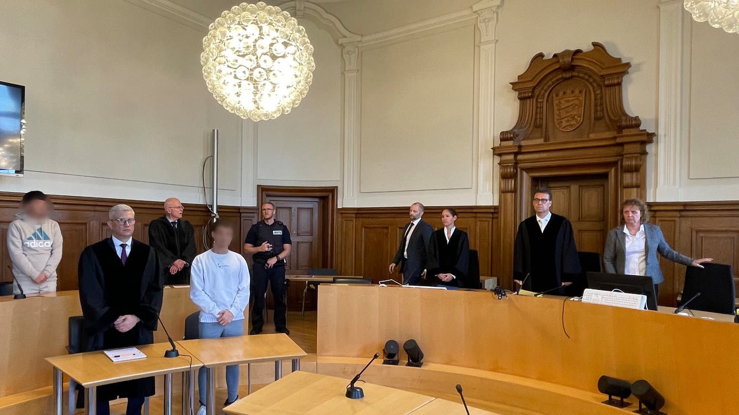 Die beiden Angeklagten vor der Urteilsverkündung am Landgericht Rottweil (Foto: SWR, Samantha Happ)