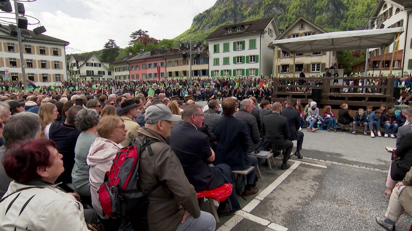 Direkte Demokratie: Deutsche Studierende holen sich in der Schweiz einen Einblick. (Foto: SWR, SRF)