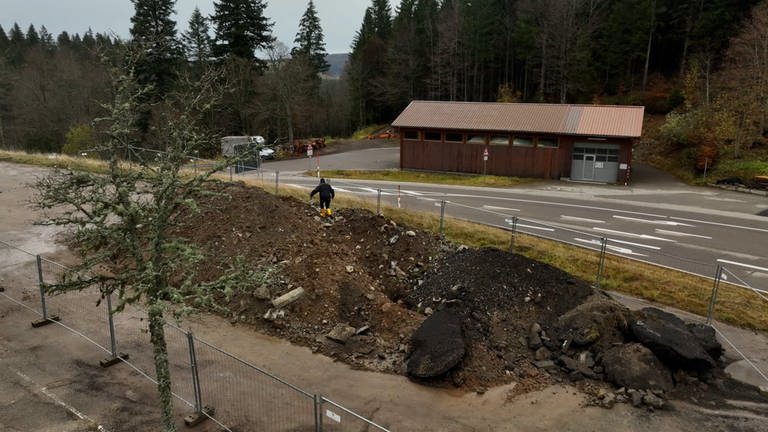 Illegal entsorgt: In mehr als 50 Fällen wurde giftiger Asphalt im Schwarzwald weggeschmissen.