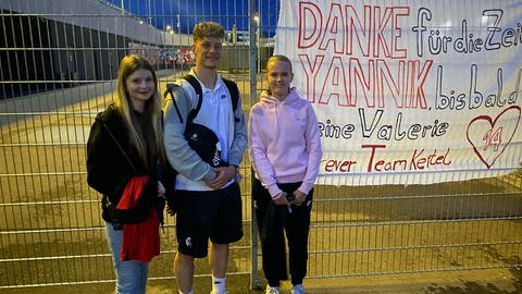 Yannick Keitel mit Fans nach Niederlage