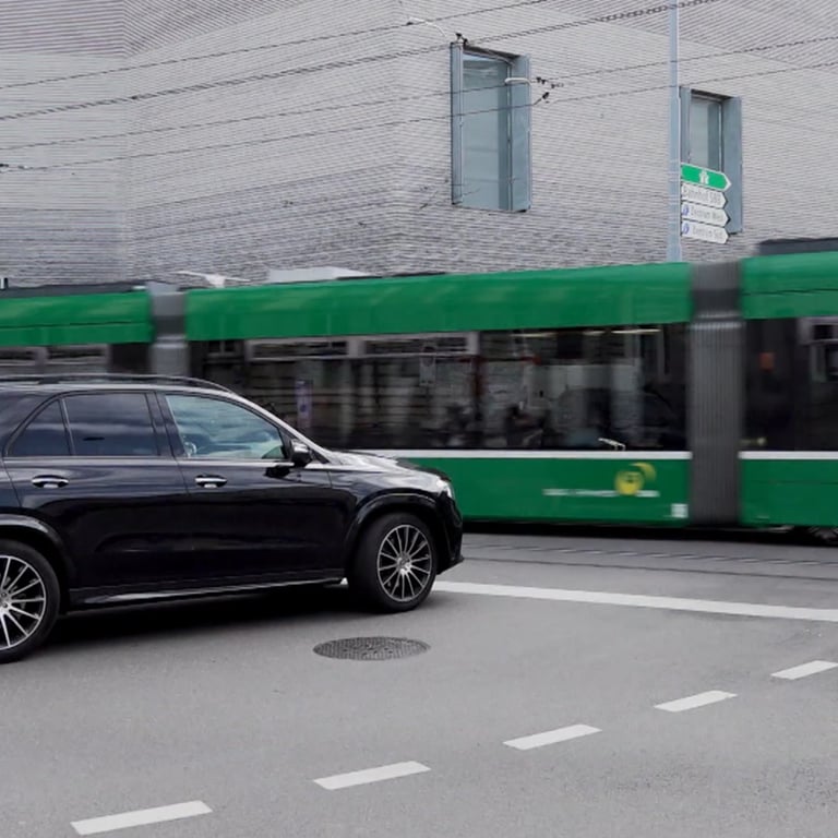 SUV-Fahrer in Basel sollen laut einer Initiative höher besteuert werden.