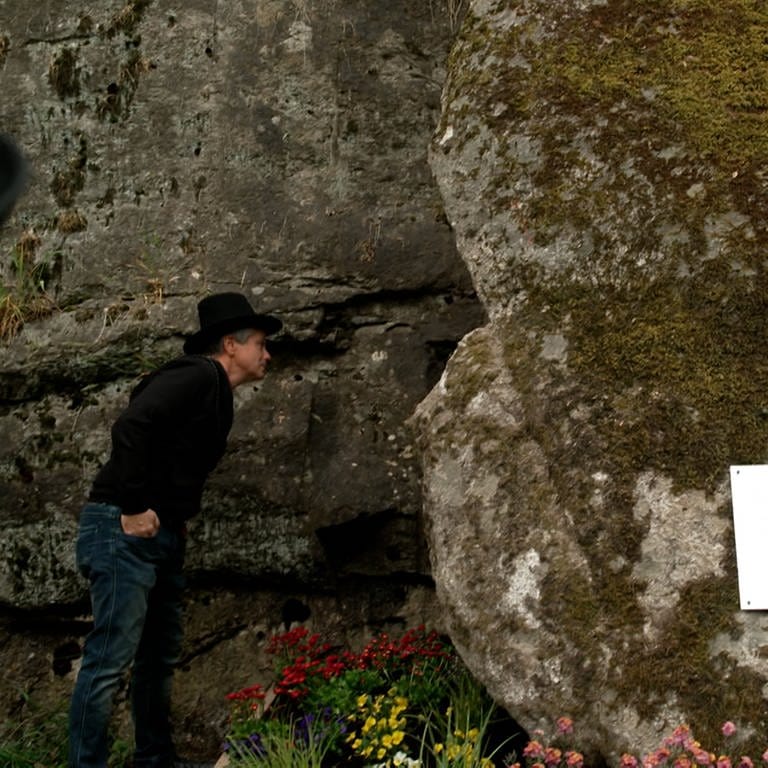 Der Felsklotz als symbolischer Grabstein. Wer steckt hinter dem Protest?