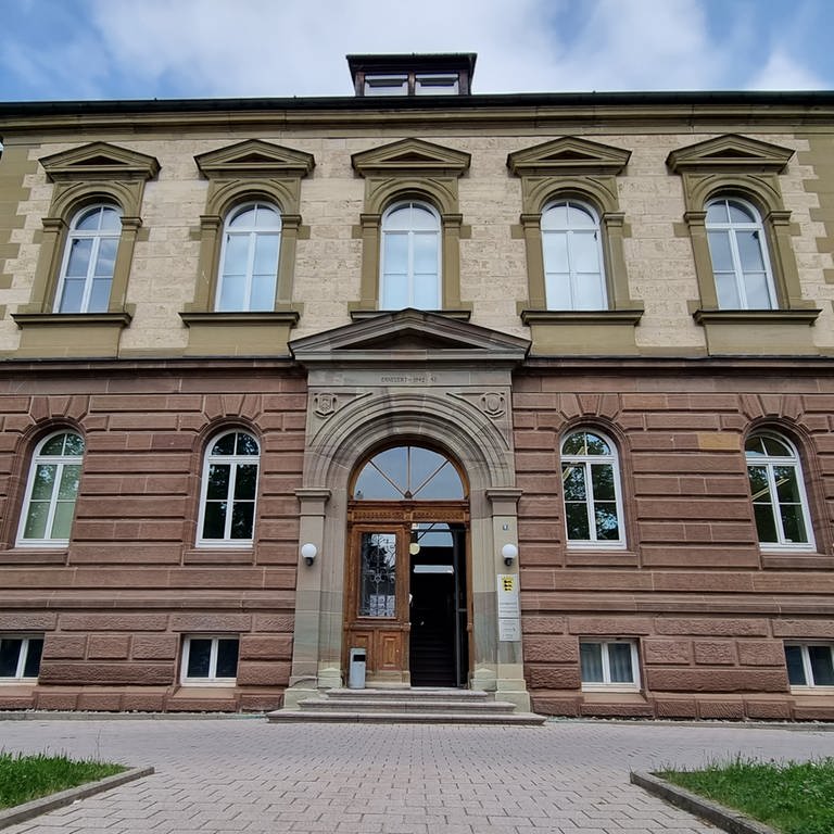 Das Hauptgebäude des Land- und Amtsgerichts Hechingen von außen (Foto: SWR, Julia Klebitz)