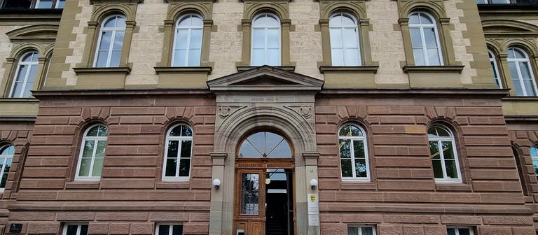 Das Hauptgebäude des Land- und Amtsgerichts Hechingen von außen (Foto: SWR, Julia Klebitz)