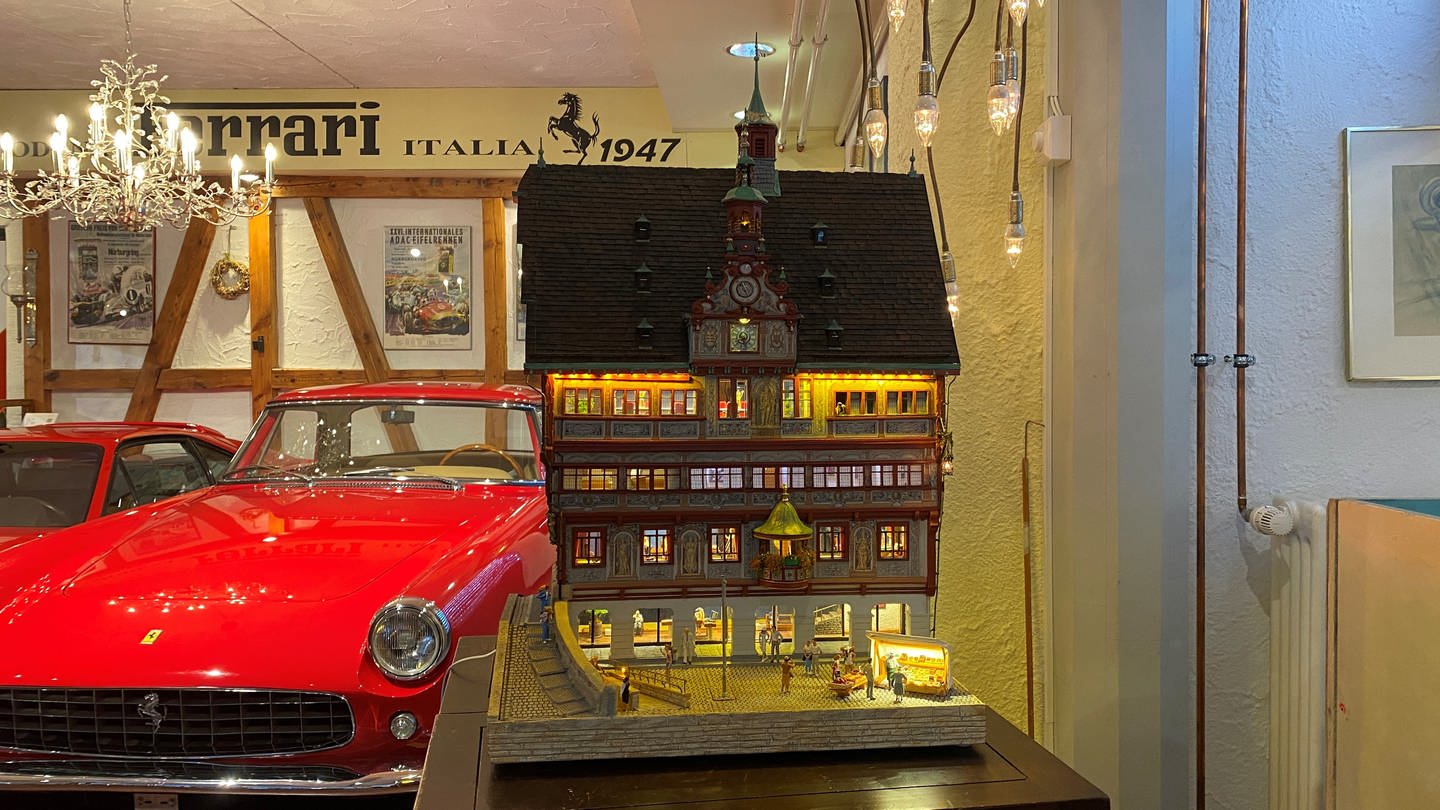 Eine maßstabsgetreue Nachbildung des Tübinger Rathaus' im Miniformat. (Foto: SWR, Luisa Klink)