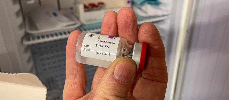 Eine Dosis Impfstoff Astra Zeneca (Foto: SWR, Peter Binder)