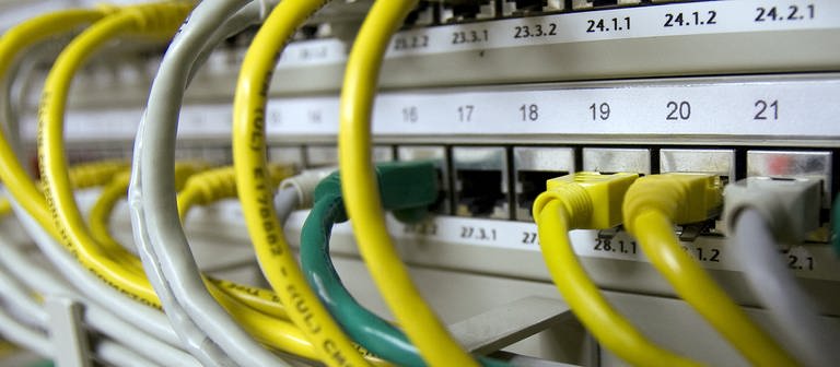 Schlechte Internetverbindung auf dem Land (Foto: picture-alliance / Reportdienste, picture alliance / dpa | Arno Burgi)