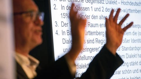 Sprachforscher Hubert Klausmann von der Universität Tübingen. (Foto: Marijan Murat)