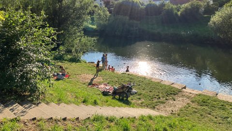 Die freizeitliche Nutzung an Gewässern hat stark zugenommen. Um für ein schonendes „Gewässer erleben“ zu sensibilisieren, hat das Regierungspräsidium Tübingen die Kampagne „Kein Stuss am Fluss“ ins Leben gerufen. (Foto: SWR, Nikolaus Rhein)