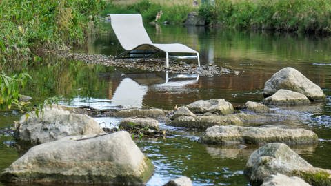 Im Fluss Steinlach sieht man die Steine wegen der Trockenheit  (Foto: SWR, Harry Röhrle)