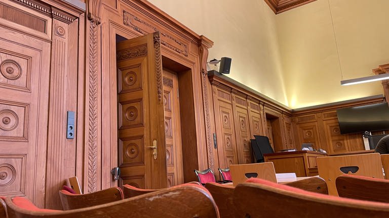 Am Mittwoch wurde der Prozess am Landgericht Tübingen um den Mord einer Mutter in Gechingen (Kreis Calw) fortgeführt. (Foto: SWR, Theresa Krampfl)