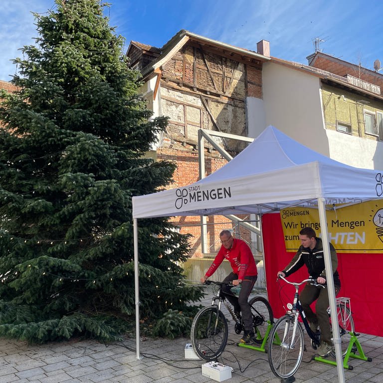 Energie strampeln für den Weihnachtsbaum in Mengen (Foto: SWR, Miriam Plappert)