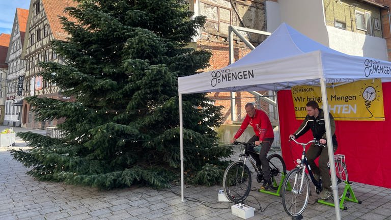 Energie strampeln für den Weihnachtsbaum in Mengen (Foto: SWR, Miriam Plappert)