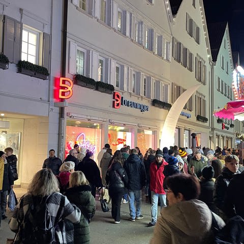Lange Einkaufsnacht lockt viele in Reutlinger Innenstadt (Foto: SWR, Natalie Waldenspuhl)