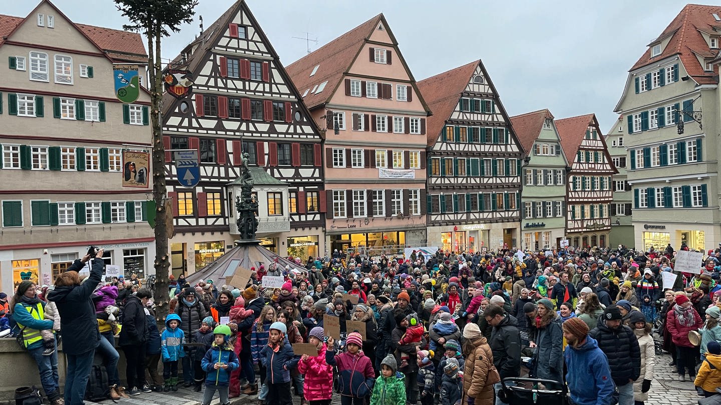 Tübingen: Eltern protestieren gegen kürzere Kita-Öffnungszeiten