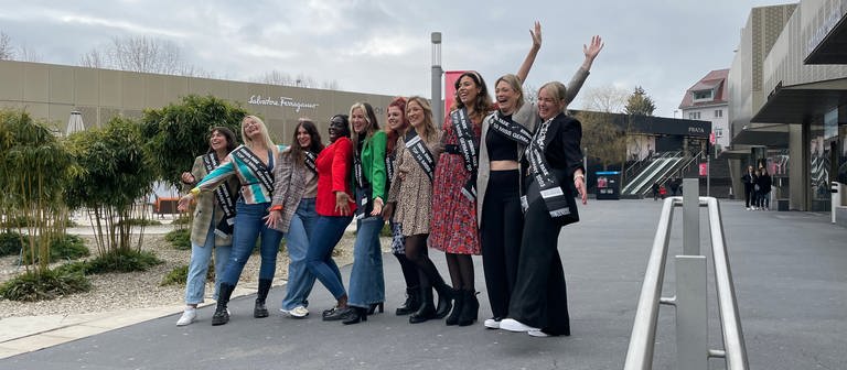 Miss Germany Kandidatinnen in der Outlet City in Metzingen (Foto: SWR, Tobias Rager)