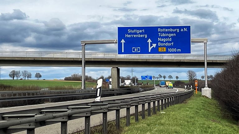 Autobahnschild ohne Reutlingen (Foto: SWR, Harry Röhrle)