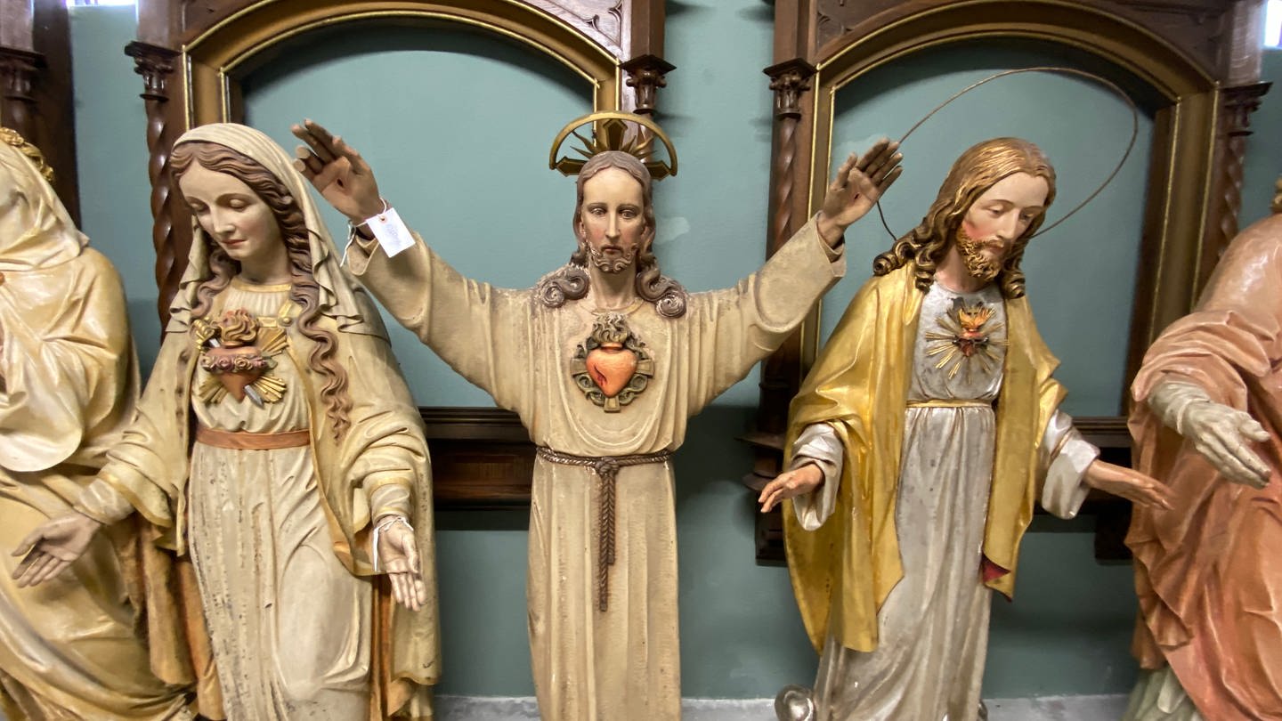 Heiligenfiguren im Diözesandepot (Foto: SWR)