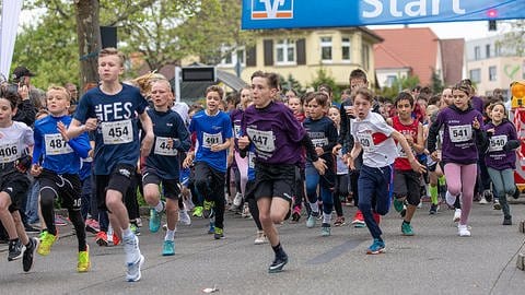 Kinder starten beim Stadtlauf in Mössingen (Foto: SWR, R. Dvorak)