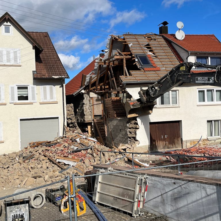 Die Wand eines Einfamilienhauses in hechingen-Sickingen ist eingestürzt. (Foto: SWR)