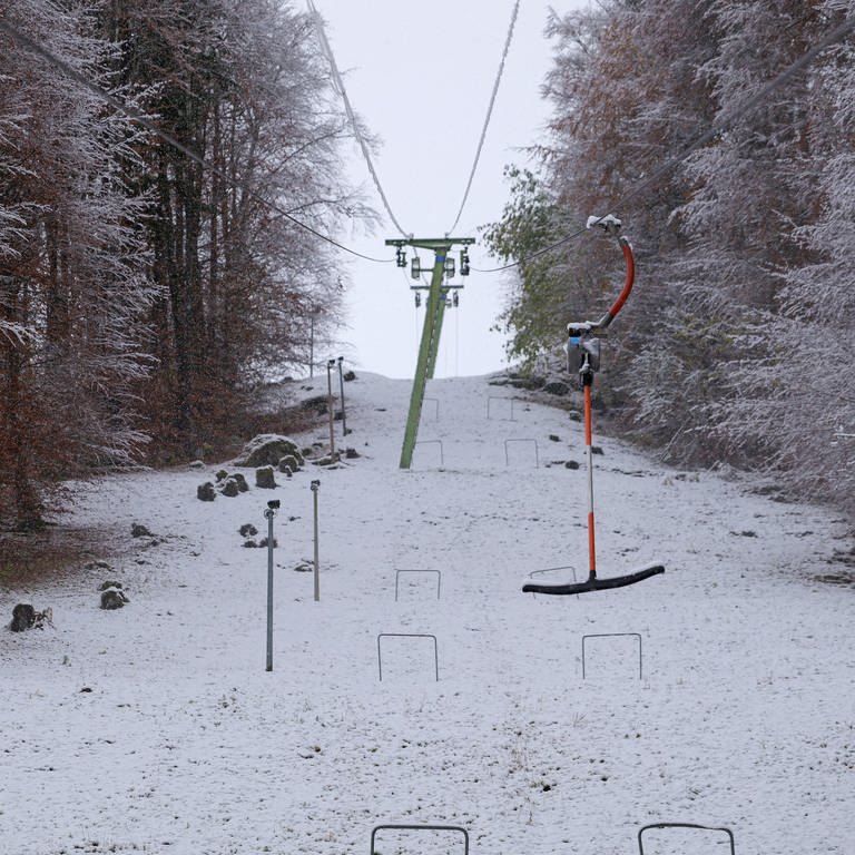 November-Schnee Meßstetten Skilift Täle (Foto: SWR, Harry Röhrle)