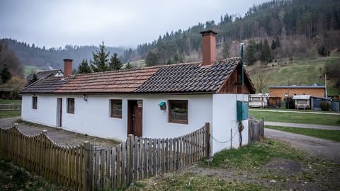Altes Sanitärhaus auf einem Campingplatz (Foto: SWR, Tabea Günzler)