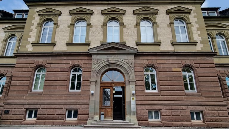 Das Hauptgebäude des Land- und Amtsgerichts Hechingen von außen