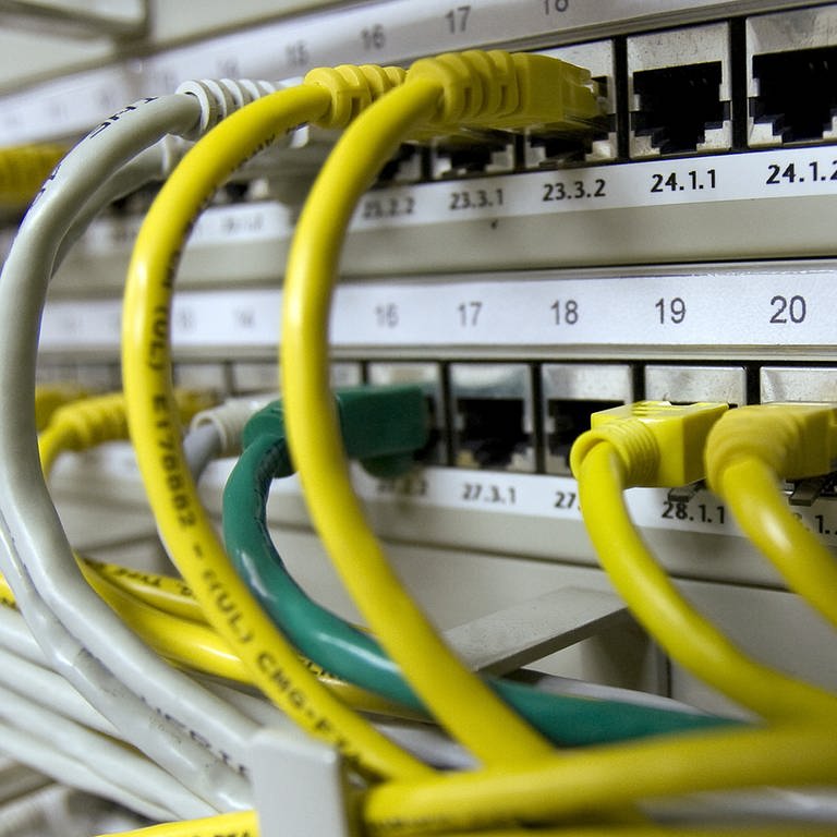 Schlechte Internetverbindung auf dem Land (Foto: picture-alliance / Reportdienste, picture alliance / dpa | Arno Burgi)