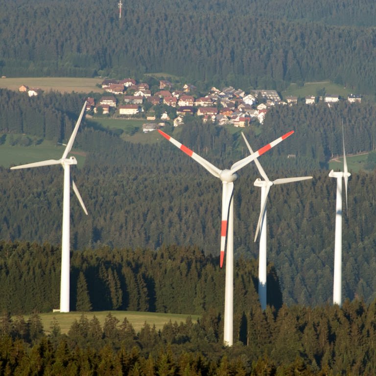 4 Windräder in einem Windpark in Baden-Württemberg (Foto: dpa Bildfunk, Patrick Seeger)