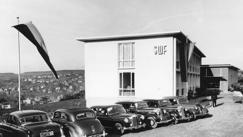 1954 war der Bau des Studios fertig und so konnten die Kollegen des SWF den Neubau beziehen.  (Foto: SWR, Archiv)