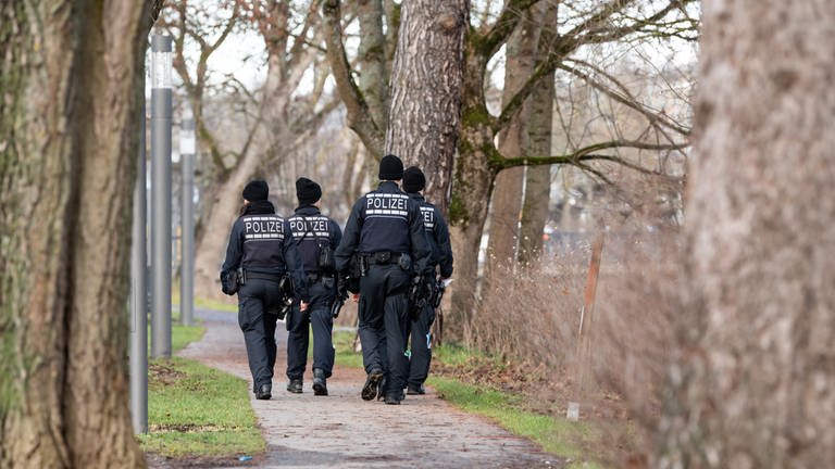 Suchaktion der Polizei im Gelände bei Villingen-Schwenningen nach Dirk Brünker (Foto: picture-alliance / Reportdienste, Silas Stein)