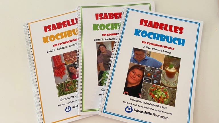 Die drei Bände von Isabelles Kochbuch (Foto: SWR)