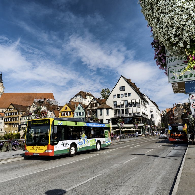 Linienbus auf der Tübinger Neckarbrücke (Foto: SWR, Stadtwerke Tübingen)