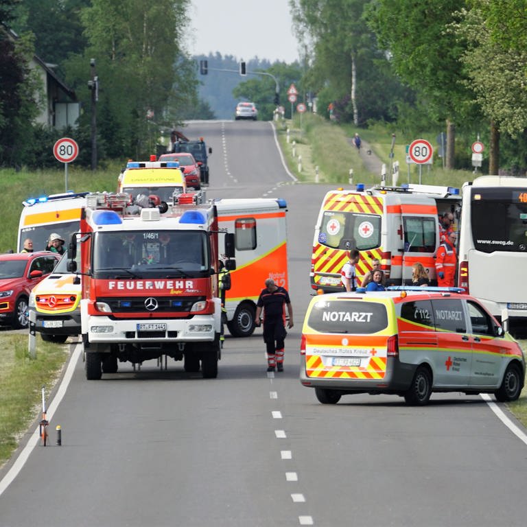Unfall mit Linienbus und Lkw bei Trochtelfingen  (Foto: Joachim Lenk / Fotojournalist)