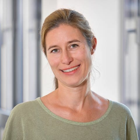 Anne Schmidt ist Reporterin für Hörfunk, Online und Fernsehen beim SWR im Studio Tübingen.