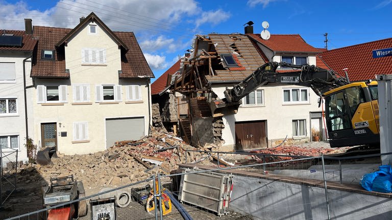 Die Wand eines Einfamilienhauses in hechingen-Sickingen ist eingestürzt. (Foto: SWR)