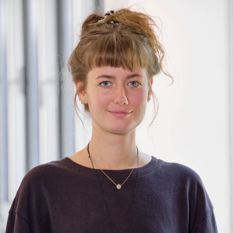 Mia Zundel ist Reporterin für Hörfunk, Online und Fernsehen beim SWR im Studio Tübingen.
