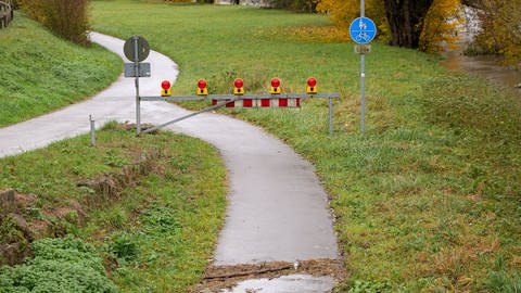 Die Fahrradwege am Neckar bei Kirchentellinsfurt sind gesperrt, weil sie überschwemmt wurden.