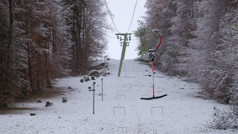 November-Schnee Meßstetten Skilift Täle