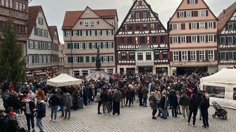 Heilig Morgen auf dem Tübinger Marktplatz. Hier treffen sich die Freunde und Bekannte, um gemeinsam zu feiern. (Foto: SWR, Lisamarie Haas)
