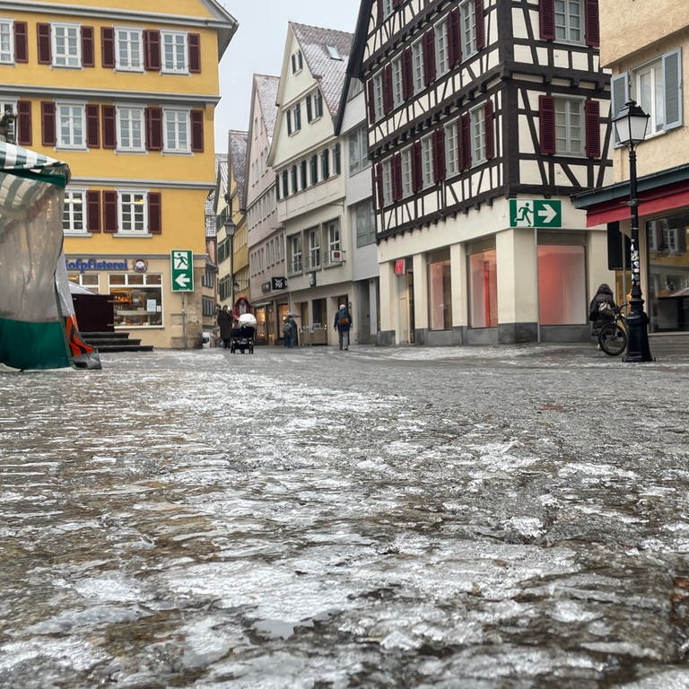 Glatteis in Tübingen in der Fußgängerzone