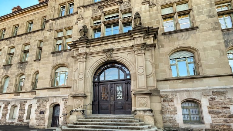 Das Landgericht Tübingen von außen. Hier wird der Prozess wegen versuchten Mordes verhandelt. 