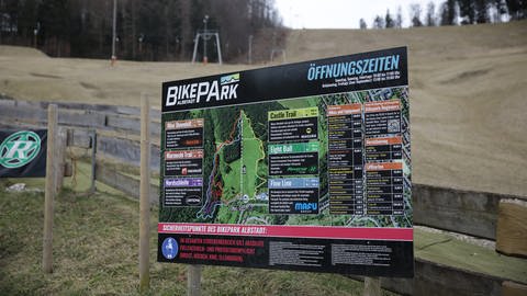 Bikepark Albstadt-Tailfingen vor der Skipiste am Schlossberg in Tailfingen-Albstadt