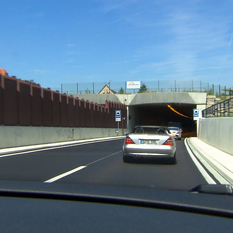 Tunneleinfahrt auf der B27 bei Dußlingen