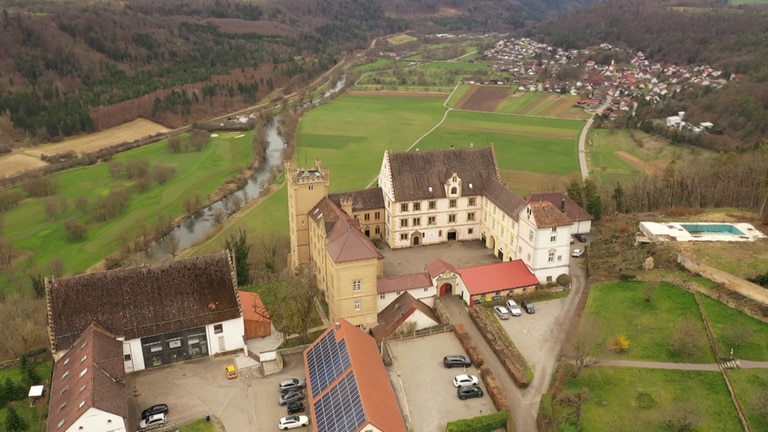 Baron von Raßler führt immer mal wieder durch sein Schloss Weitenburg und gibt private Einblicke in sein Leben. (Foto: SWR)
